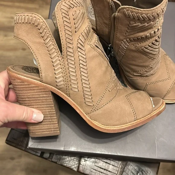 Vince Camuto shoes - Picture 3 of 5